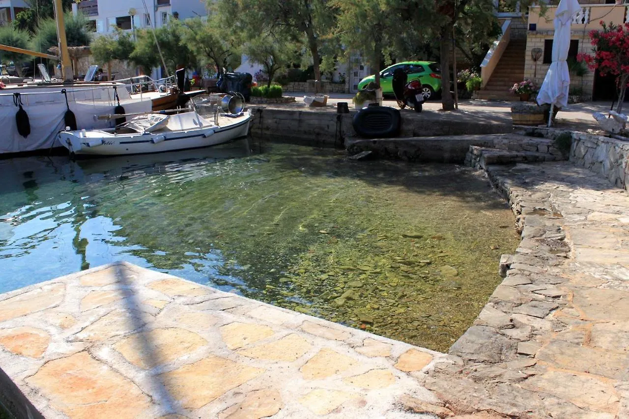 Apartments And Rooms By The Sea Zaglav, Dugi Otok - 8170 Sali Affittacamere